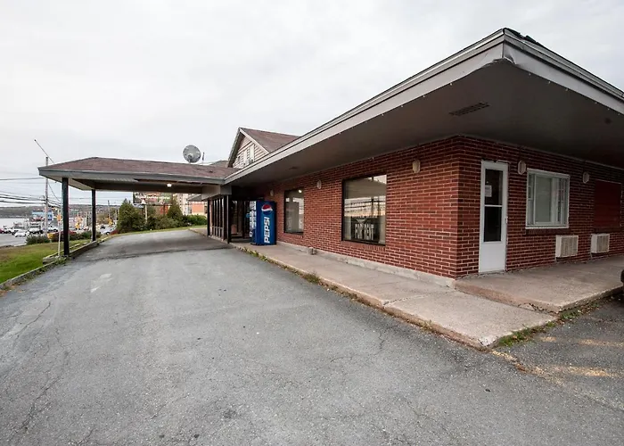 Motel: Bluenose Inn & Suites